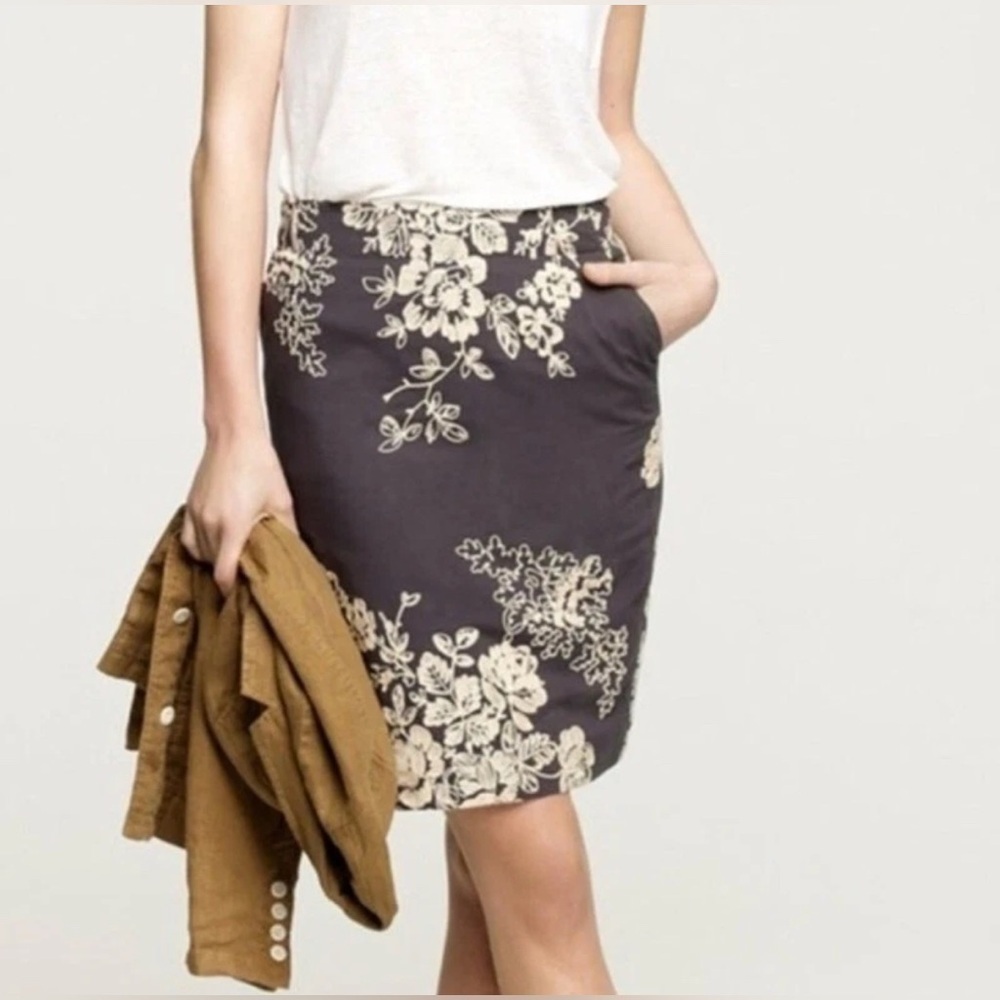 NWT J Crew The Pencil Skirt Gray Floral Embroidered Cotton Skirt 77636 Size 2